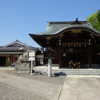 挙式会場の神社　右が本殿　左が入り口