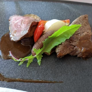 メインの肉料理
