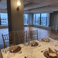 空いた部分にドリンクを置いたりスイーツブッフェができます