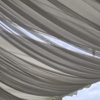 外の会場の天井です