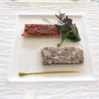 一番初めに出た、パテなどの前菜です。