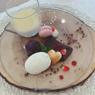 プリンに見えるものは杏仁豆腐です。特に気に入りました。
