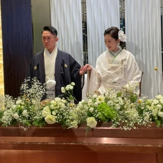 披露宴出場のとき。新郎新婦座席。