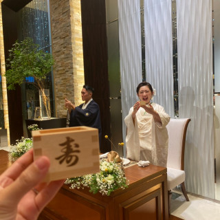 乾杯には鏡開きで使用した日本酒を。