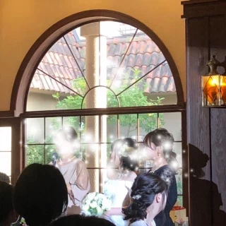 窓から外の光がさし、綺麗でした