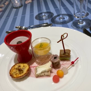 アミューズ！2人の郷土料理を色々入れてもらいました