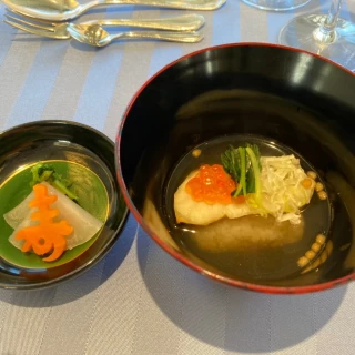 料理長と相談して、スープを旦那の郷土料理の鯛茶漬けに変更
