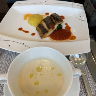 式後に新郎新婦が食べな料理