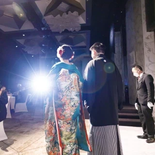 入場時の写真にもシャンデリアが写る
