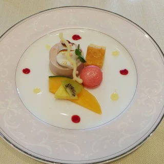 デザートが種類が多くかわいいです。ゲストの方にも好評でした。