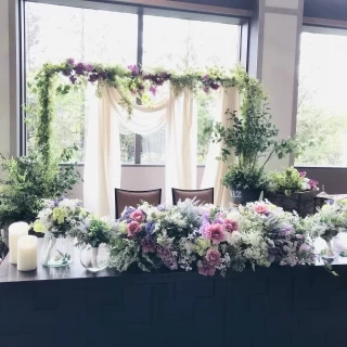 大人数専用の会場は緑が多い素敵な会場です。