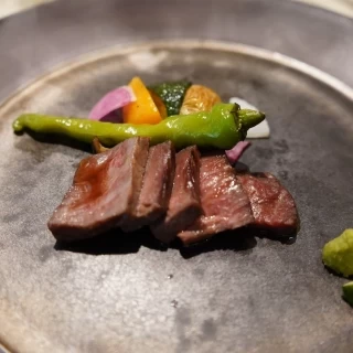 源泉黒毛和牛と野菜のロースト