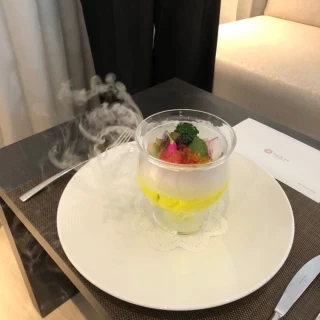 付け合わせの野菜まで美味しい。
見た目と香りの演出がある。