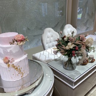 新郎新婦席の後ろがキラキラと光って綺麗でした。