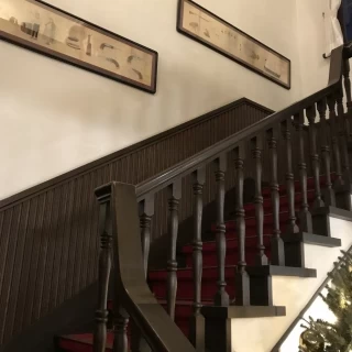 クラシカルな階段。写真映えします。