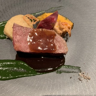 肉料理は2つから選ぶことが出来ます。