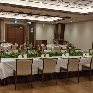 表参道並木を見える披露宴会場