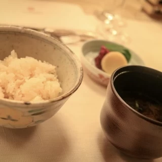 結婚式ではご飯とお味噌汁は珍しいと思いました！