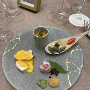 ホワイトアスパラガスとスモークチキンのオランデーズソース|602891さんのハートコート横浜の写真(2593819)