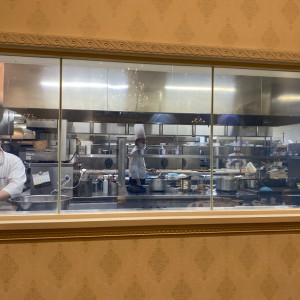 キッチン(料理しているところが見える)|602907さんのフランス料理レストラン ラ・パルム・ドールの写真(1386213)