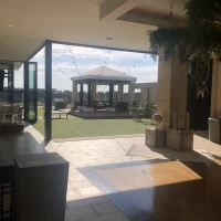 開放感のある披露宴会場