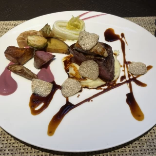メインのお肉料理です。