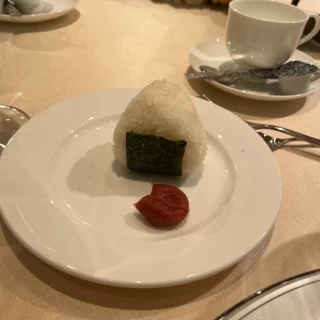 ウェディングケーキならぬウェディングおにぎりのお裾分け
