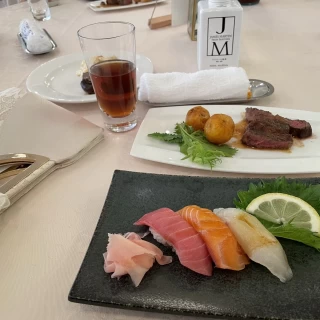 ビュッフェのお寿司とお肉