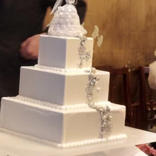 ケーキが美味しくてファーストバイトおねだり姿が好評でした