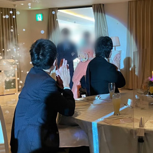 シャボン玉の演出で新郎新婦が登場してた|603122さんのヴェルジェくらしき/FIVESTAR WEDDINGの写真(1347798)