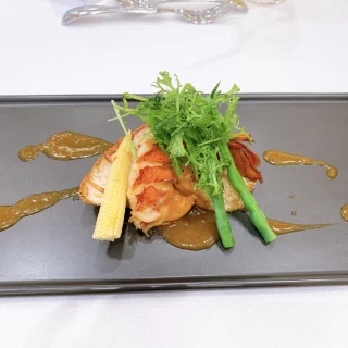 オマール海老のポワレです。