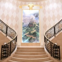 ロビーへ続くアニメーションをイメージした階段
