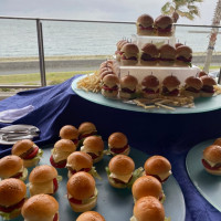 ハンバーガーが食べ放題です