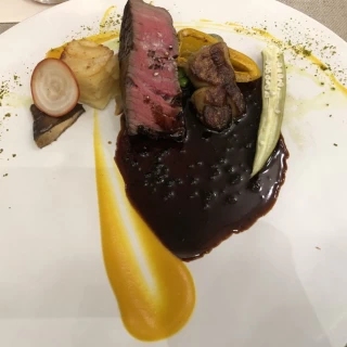 メインのお肉料理です。