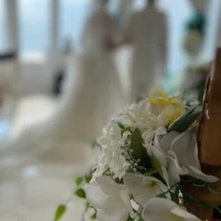 チャペルのゲスト席には綺麗な花が沢山です。