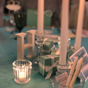 ゲストテーブルはキャンドルとボックスで彩りを。|603844さんのローズガーデンクライスト教会の写真(1346120)