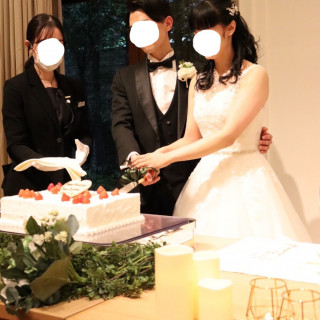 ケーキ入刀もプランナーさんが指示を出してくれるので安心です。