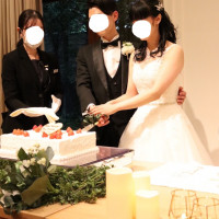 ケーキ入刀もプランナーさんが指示を出してくれるので安心です。