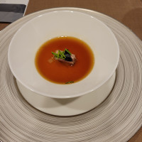 フォアグラのフラン　トリュフ風味のコンソメスープ