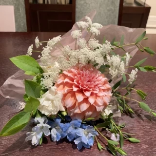 会場下見の際にプランナーさんから頂いた花です！