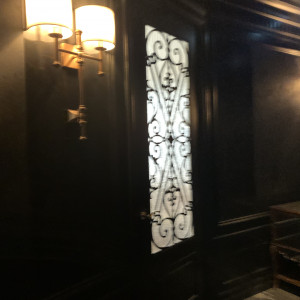 廊下から見える控え室はガラスが美しくフォトスポット|604207さんのSUD restaurant TERAKOYA（スッド レストラン テラコヤ）の写真(1425468)