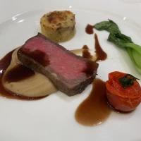 メインのお肉は柔らかく、ソースが美味しかったです。