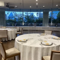 会場