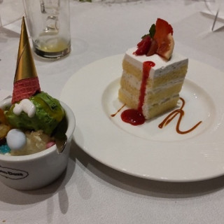 ウエディングケーキとアイスパフェパーティ