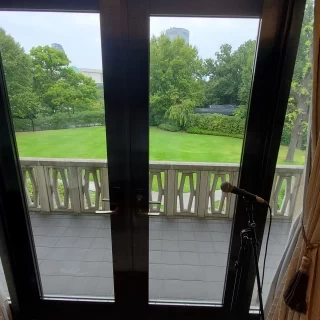 バルコニーにも出られそうです。