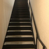 披露宴に行くまでの階段。
エレベーターはなし。