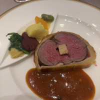 フォアグラと牛フィレ肉をパイで包んであり、非常に美味しかった