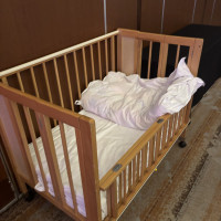 披露宴会場内にセッティングされていたべびーベッド