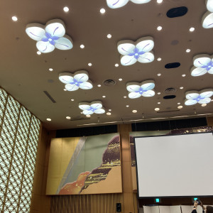 披露宴会場は大変天井が高かったです|604660さんのホテルオークラ神戸の写真(1853842)