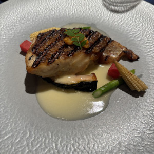 ウニがのった真鯛のグリル。カボスのバターソースが美味しかった|604660さんのヒルトン福岡シーホークの写真(2590237)